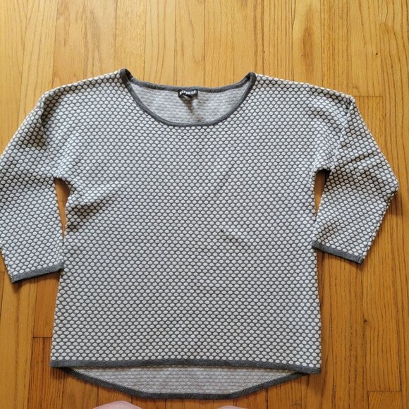 Express Women's Grey & White Polka Dot 3/4 Sleeve Knit Sweater M - Picture 4 of 6